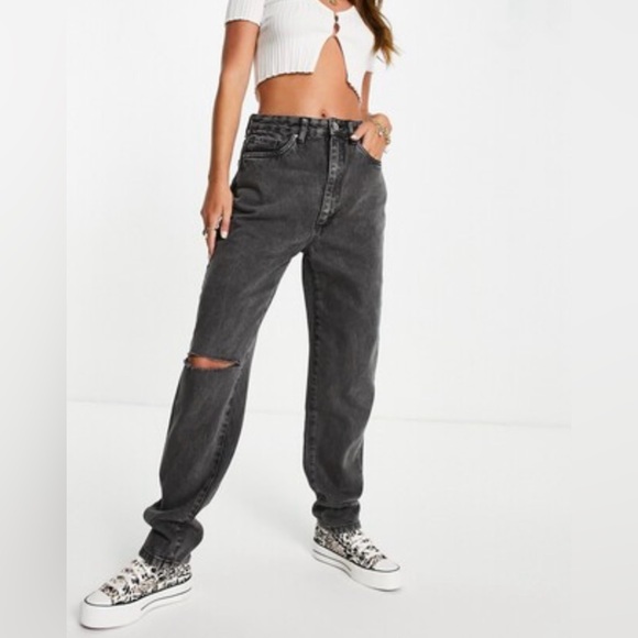 Cotton On Denim - Cotton On Cotton On mom jeans with ripped knee in washed black Sz 8
